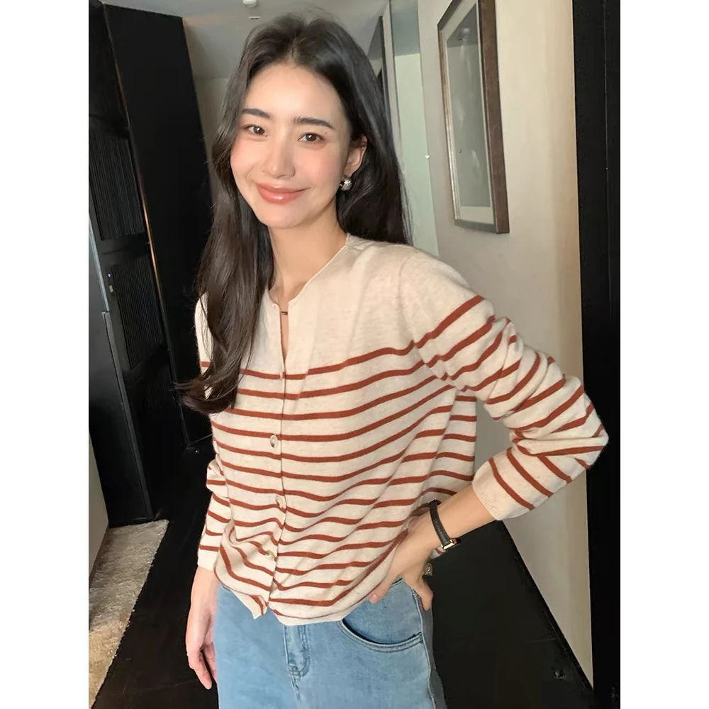 /焦糖色条纹开衫/条纹开衫女高端短款毛衣长袖叠穿小外套93038