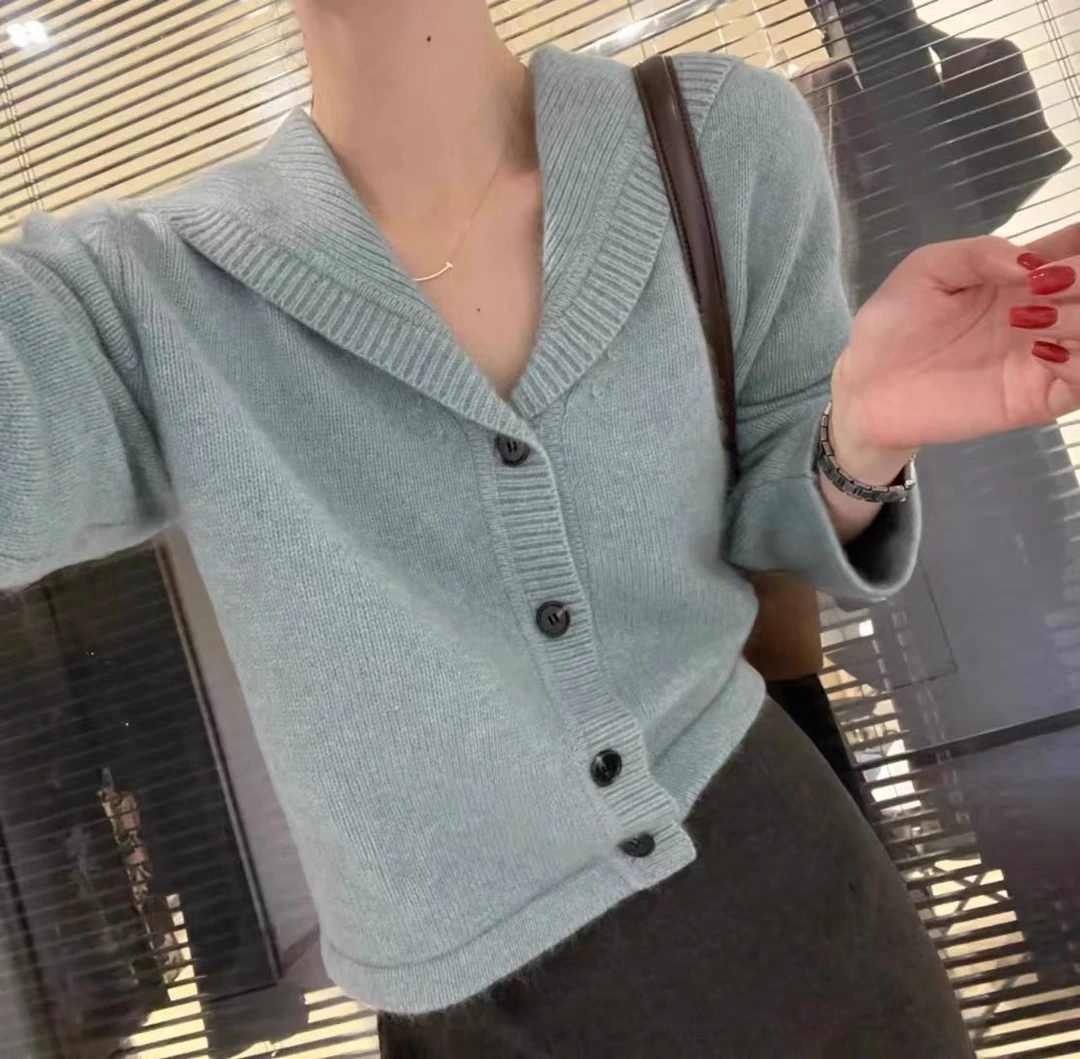 /莫奈蓝开衫/纯色翻领柔软海军风百搭单排扣针织开衫 93592