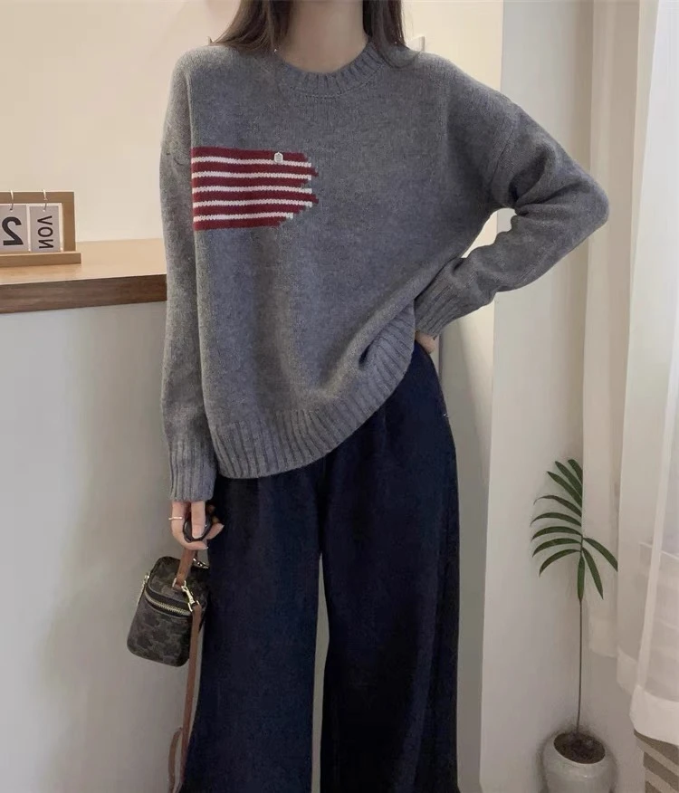 /冰川灰/冬季新款圆领落肩细条纹拼色软糯套头针织衫毛衣女Z1030