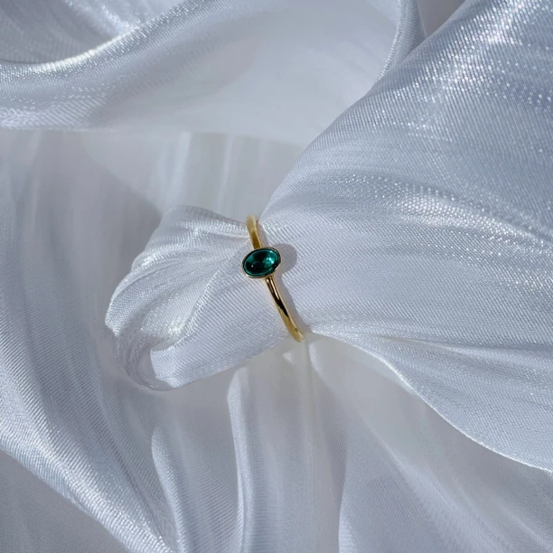 18K金素圈祖母绿蛋面戒指巨亮简约经典日常