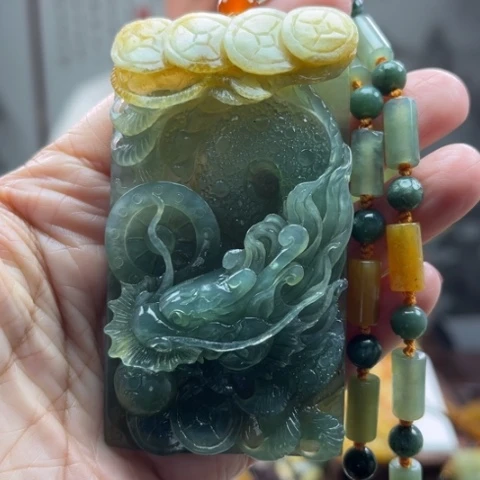 蛇纹石玉挂件未镶嵌