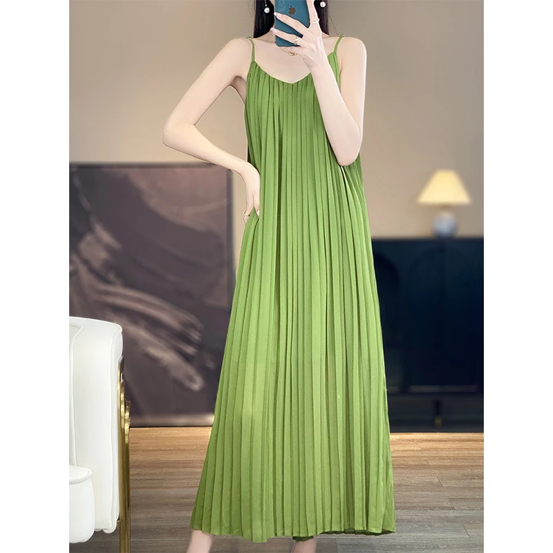 褶皱风宽松连衣裙女夏季新款设计感度假裙外穿气质无袖沙滩吊带裙
