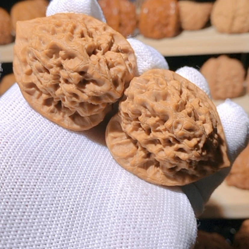 【闪购商品】桃核吊坠山***…