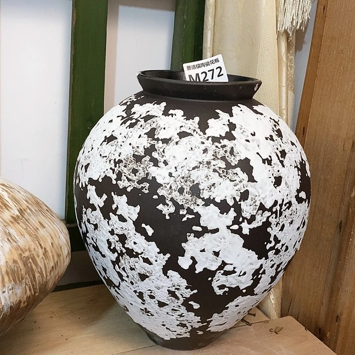 瓶高33厘米口11。景德镇陶瓷