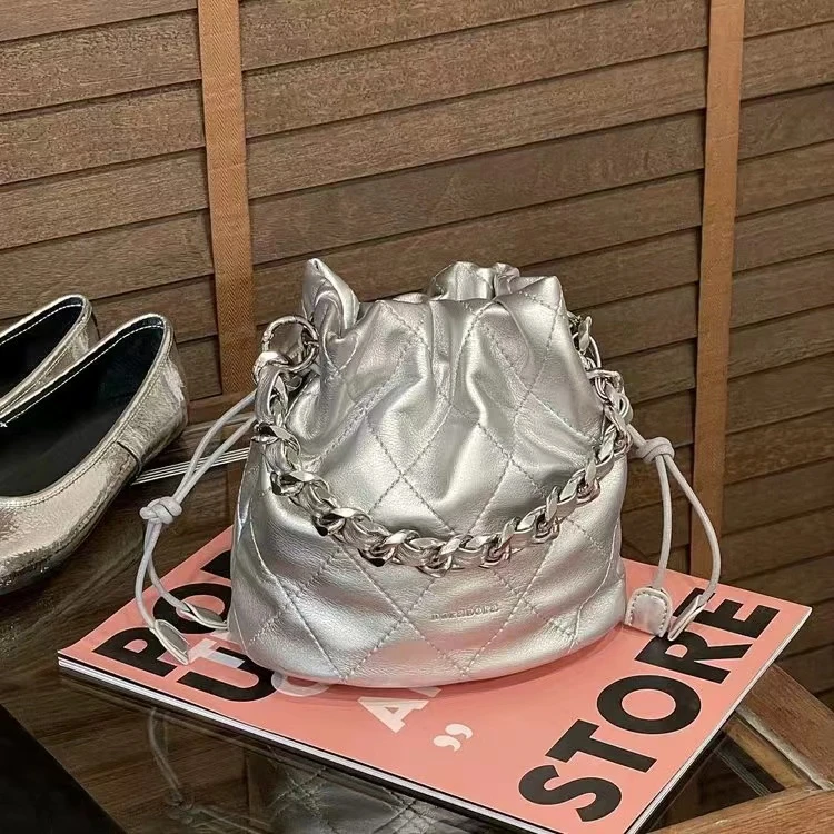 【摇摇福利】水桶包定制款银色抽绳单肩褶皱斜挎包大容量