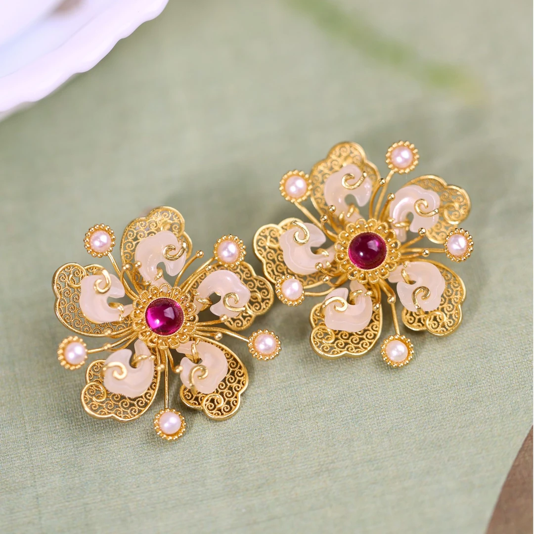 原创国风设计定制珠宝s925银镶和田花耳饰