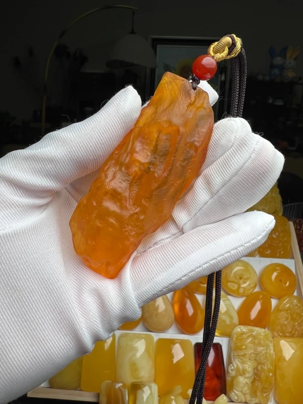 天然琥珀蜜蜡原石吊坠