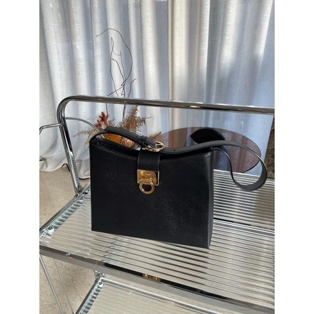 95新 FERRAGAMO/菲拉格慕 马蹄扣腋下包