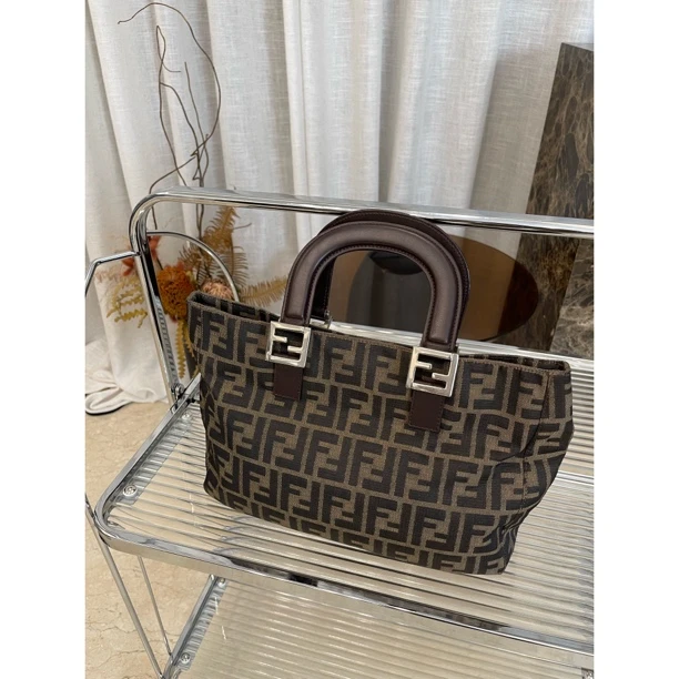 95新 FENDI/芬迪 棕色老花手提包