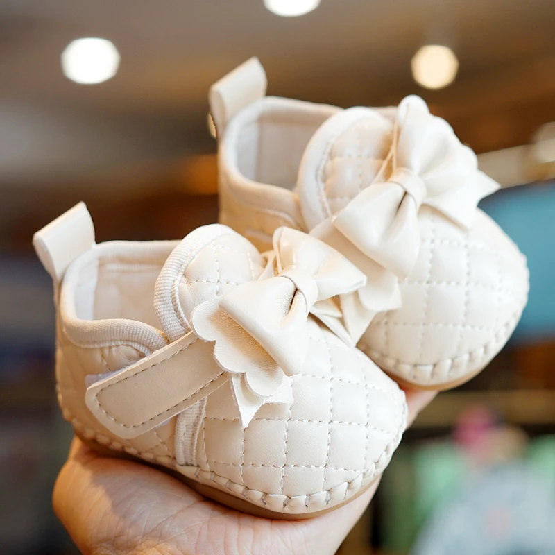 婴儿鞋子春秋款女宝宝小公主保暖0-15个月学步鞋软底防滑外穿防掉