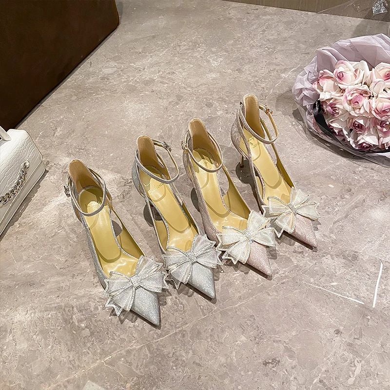 2025秋冬新款一字扣带性感尖头亮片婚鞋细跟中空法式蝴蝶结高跟鞋