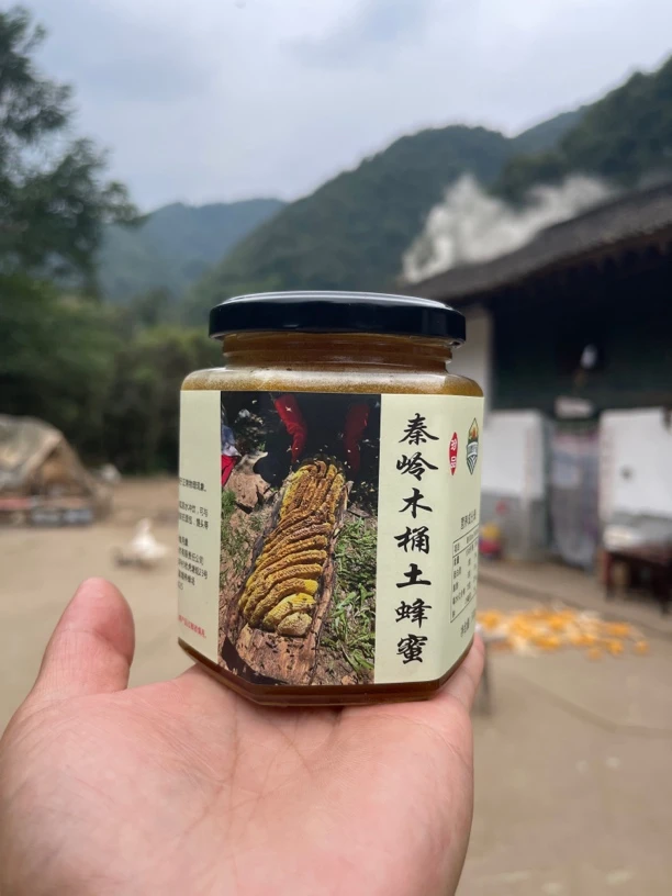 秦岭木桶土蜂蜜500g，药花蜜，假一赔十。一年取一次，古法压榨。
