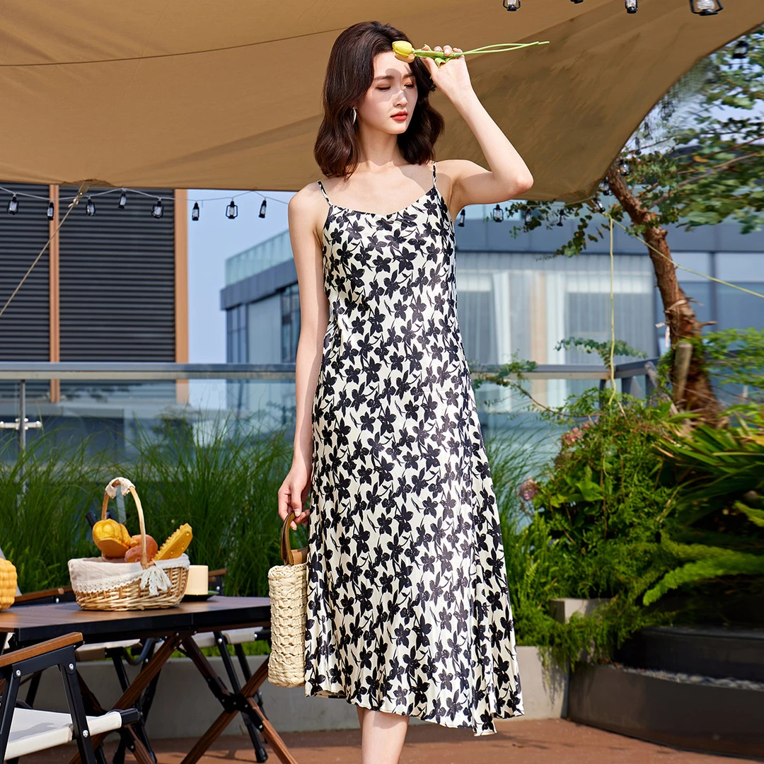 【商场同款】2024夏季新款高级感法式碎花宽松长款海边女式吊带连