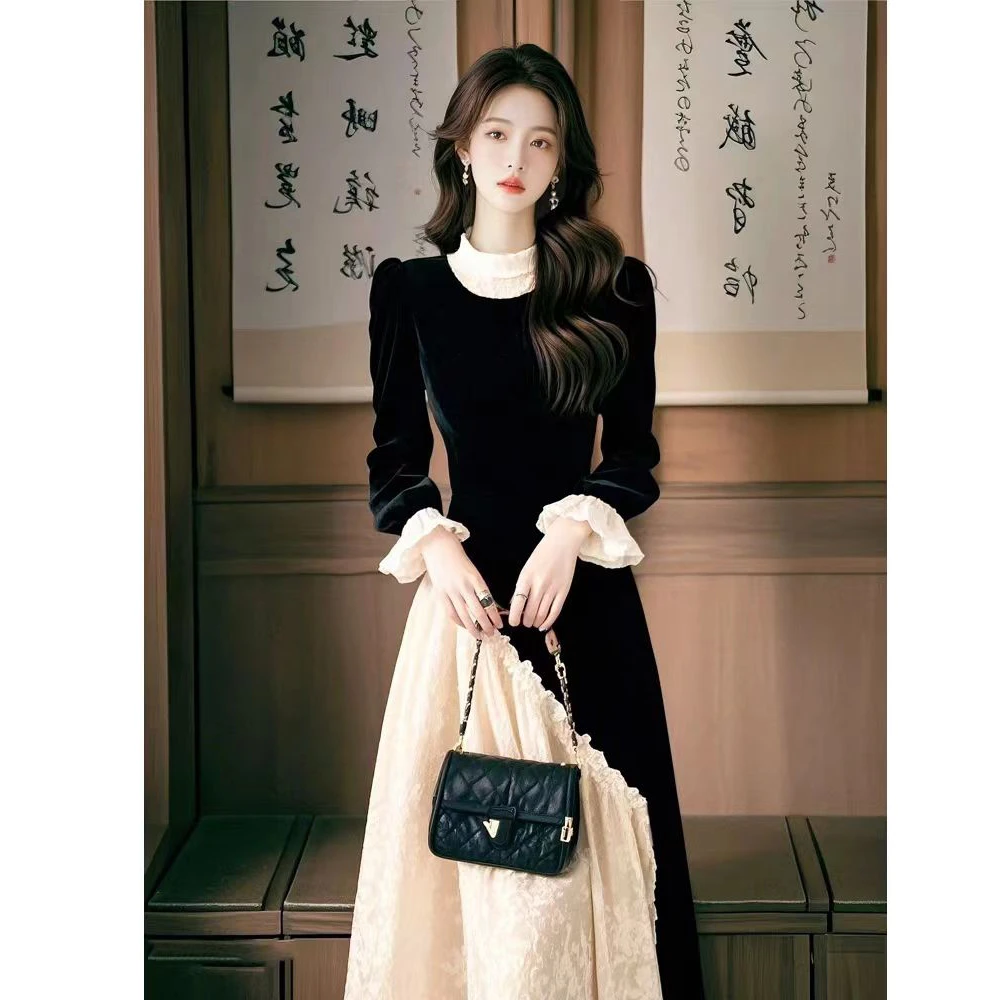 赫本风收腰长裙圆领显瘦连衣裙女2025秋冬法式名媛气质拼接小黑裙