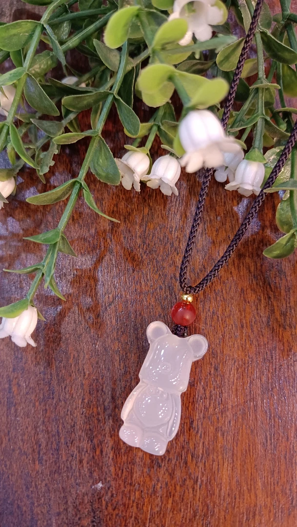 天然玛瑙小熊吊坠