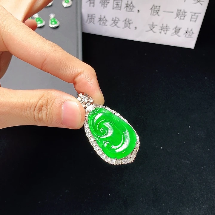 翡翠吊坠(赠链)银S925镶嵌吊坠