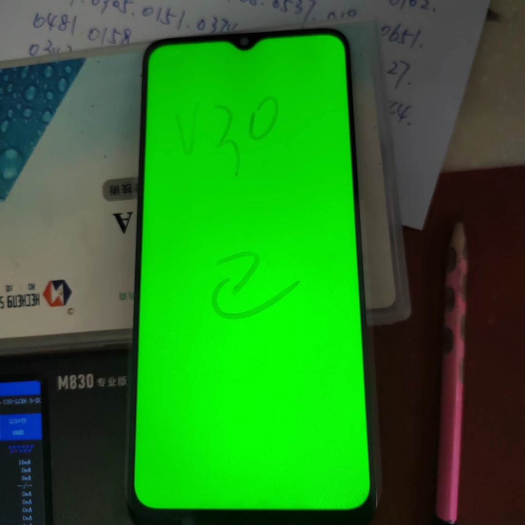 99新  真我v30，不是手机，只是一个拆机原装屏总成，后压盖板