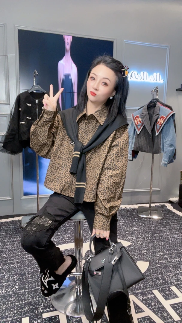 欧货秋季新款时尚气质长袖翻领豹纹宽松显瘦衬衫配披肩两件套5953