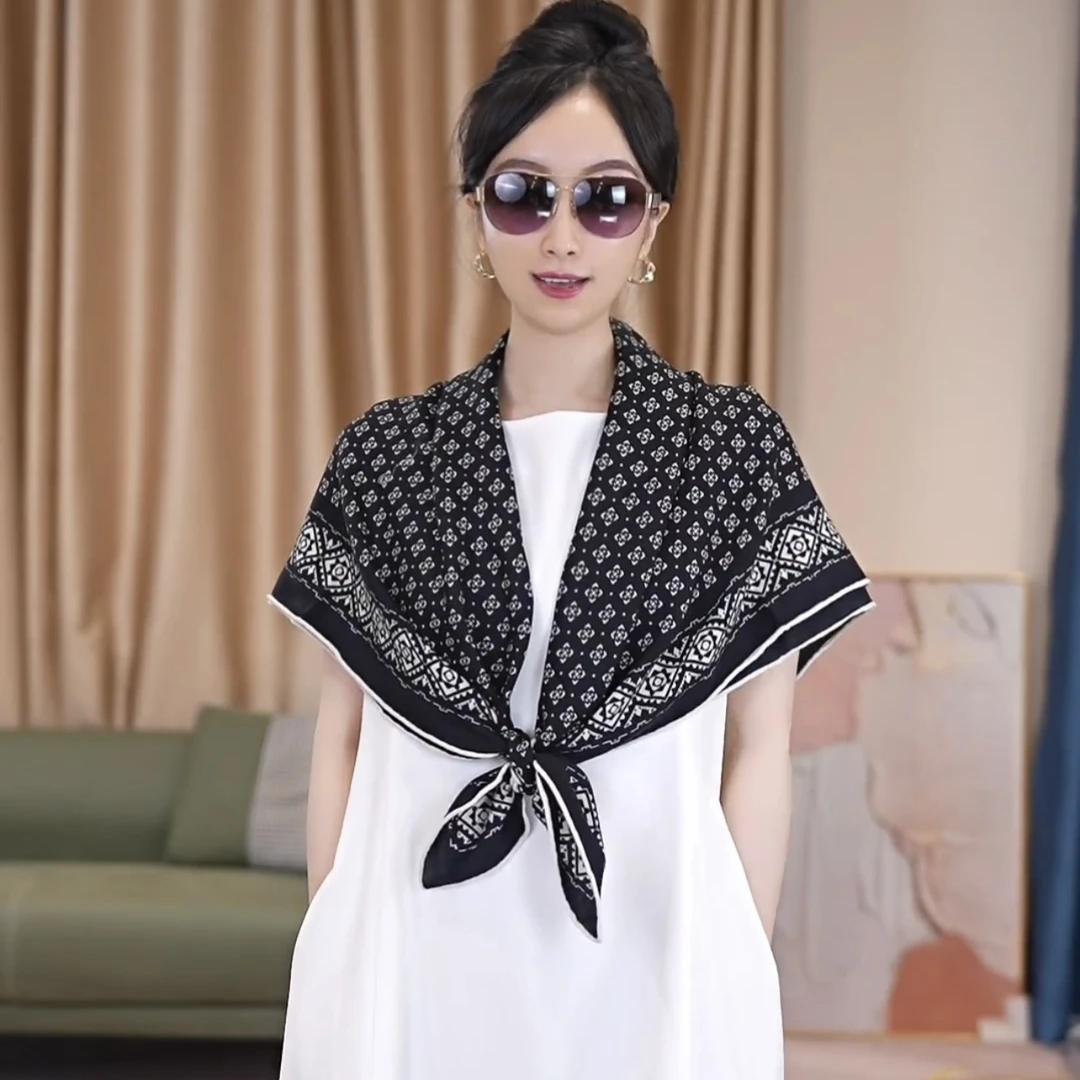 桑蚕丝+澳毛105大方巾女24新款秋冬丝毛披肩百搭气质围巾复古黑白