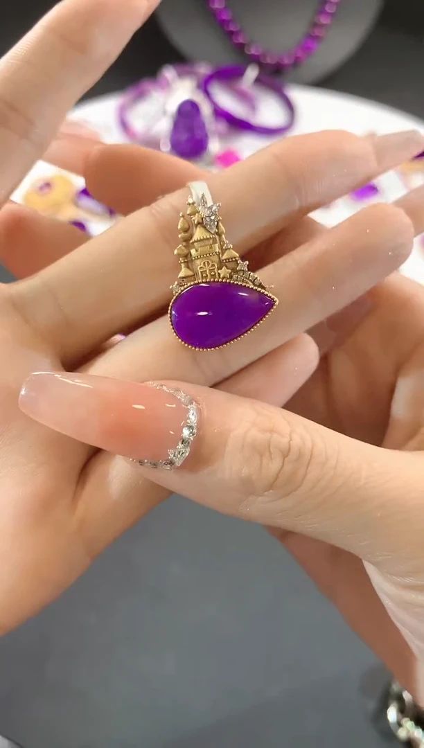 【闪购商品】苏纪石(舒俱来).18K金镶嵌舒俱来吊坠