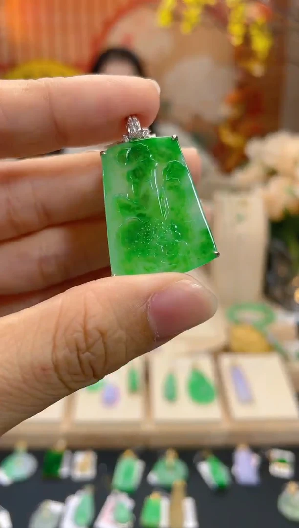 【闪购商品】翡翠颈饰18K金镶嵌假一赔三