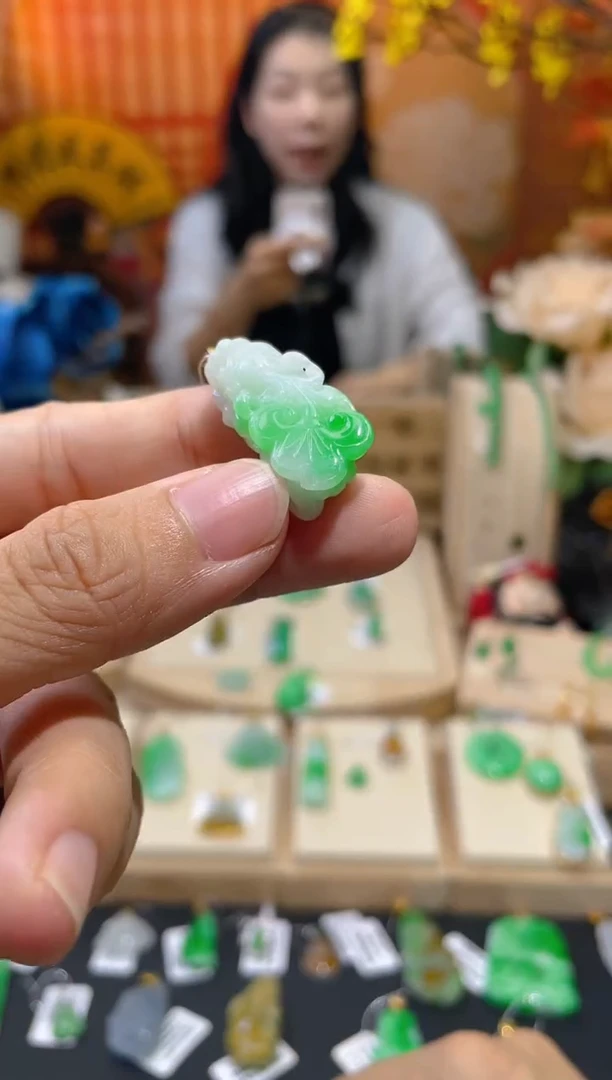 【闪购商品】翡翠颈饰18K金镶嵌假一赔三