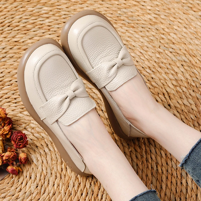 头层牛皮春秋懒人一脚蹬妈妈单鞋女平底防滑舒适中老年跳舞豆豆鞋