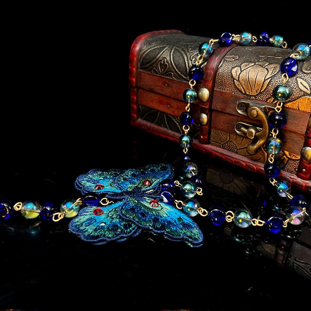 非金属玻璃项链 2025设计感手工毛衣链渐变刺绣蝴蝶流苏项链百搭