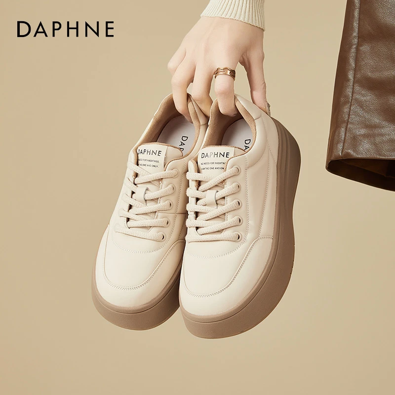 达芙妮厚底休闲板鞋女鞋2025年秋季新款时尚松糕鞋圆头百搭面包鞋