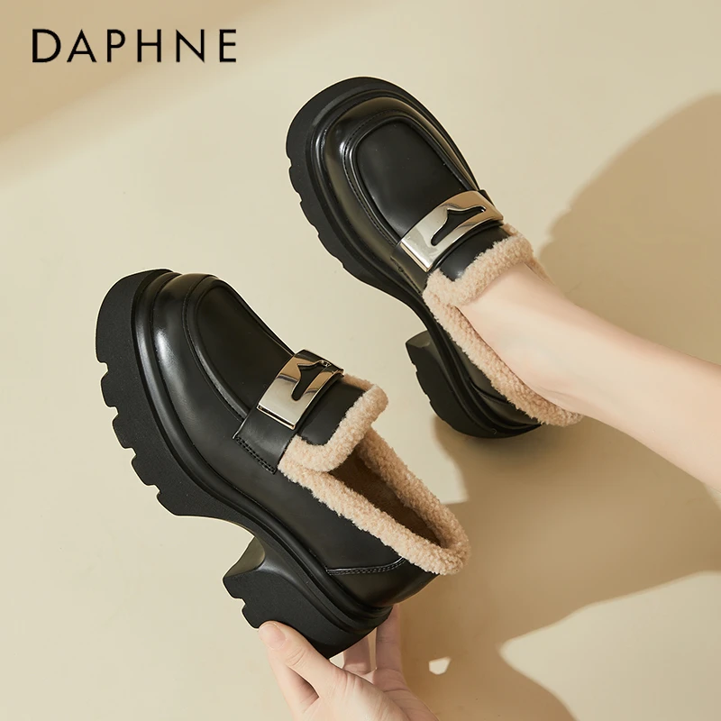 达芙妮加绒厚底乐福鞋女2025冬季新款爆款英伦风小皮鞋毛毛鞋单鞋