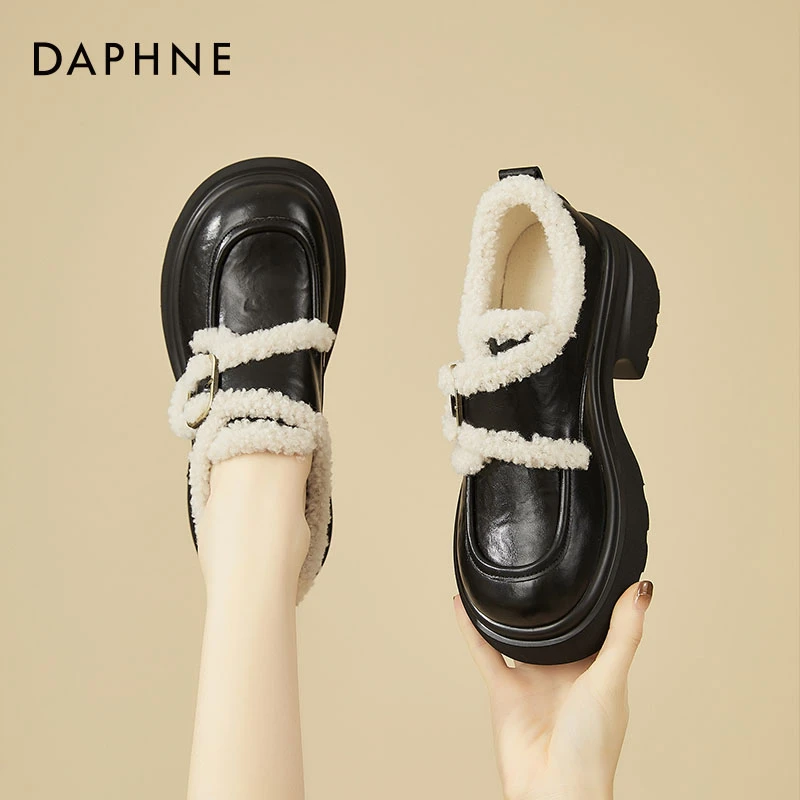 达芙妮英伦风厚底小皮鞋女jk单鞋子冬季新款加绒百搭学院风乐福鞋