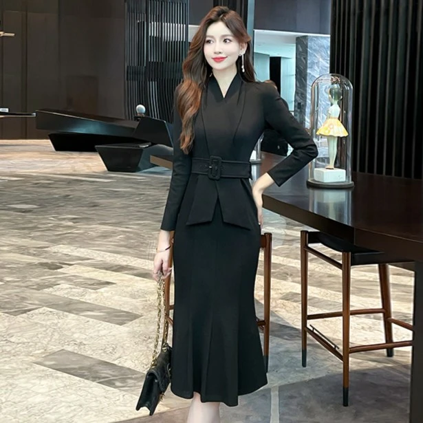 小妈裙2024春日收腰小黑裙修身包臀连衣裙感气质裙子不挑人礼服裙