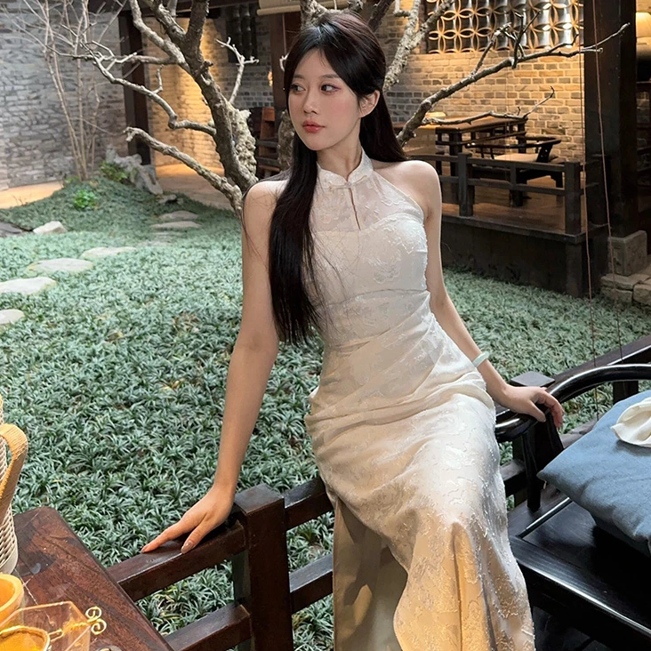 新中式国风挂脖盘扣收腰白色旗袍提花修身连衣裙新款夏季长裙子女