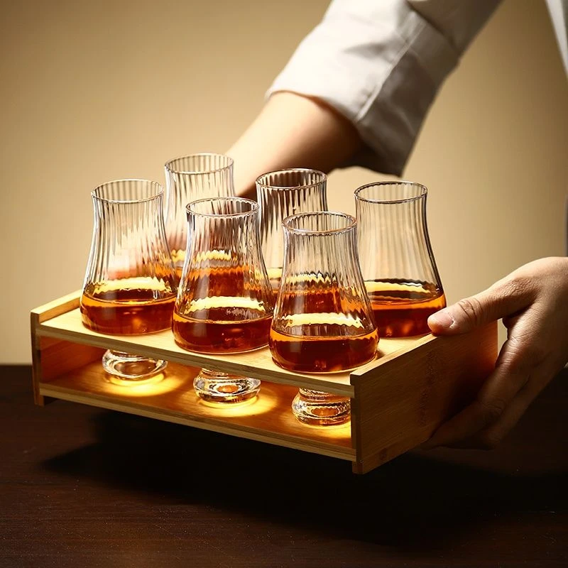 水晶玻璃烈酒洋酒杯闻香杯威士忌酒杯iso标准品鉴杯郁金香干邑杯