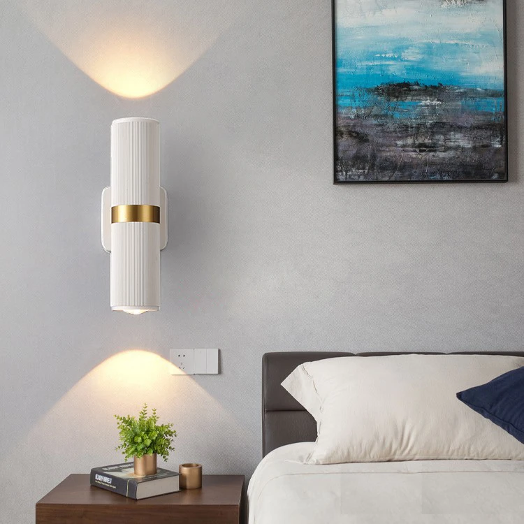 2025年新款卧室床头双头壁灯可旋转度简约免接线充电款创意墙挂灯