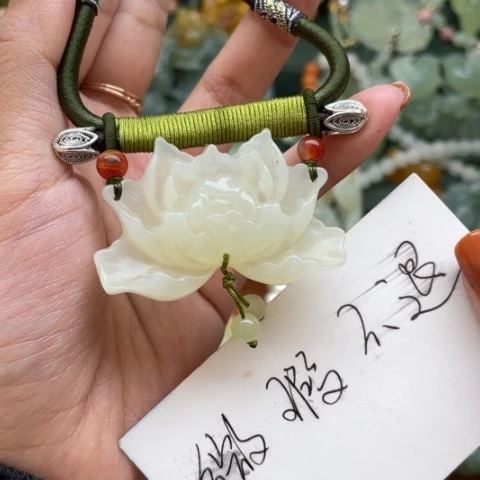 蛇纹石玉吊坠合金