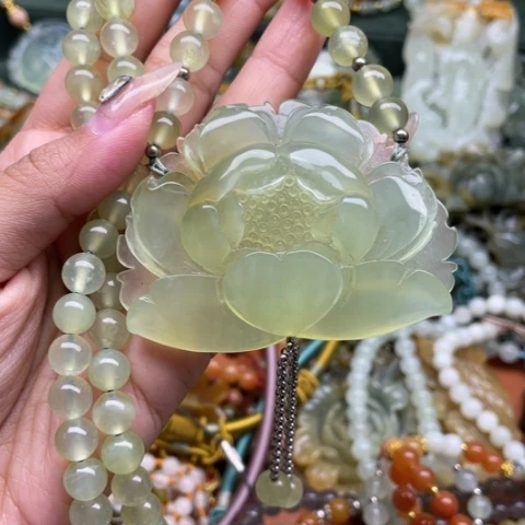 蛇纹石玉吊坠未镶嵌