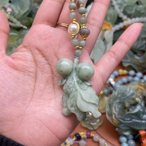 蛇纹石玉吊坠合金