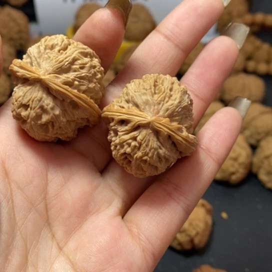 文玩核桃吊坠官*.白狮子