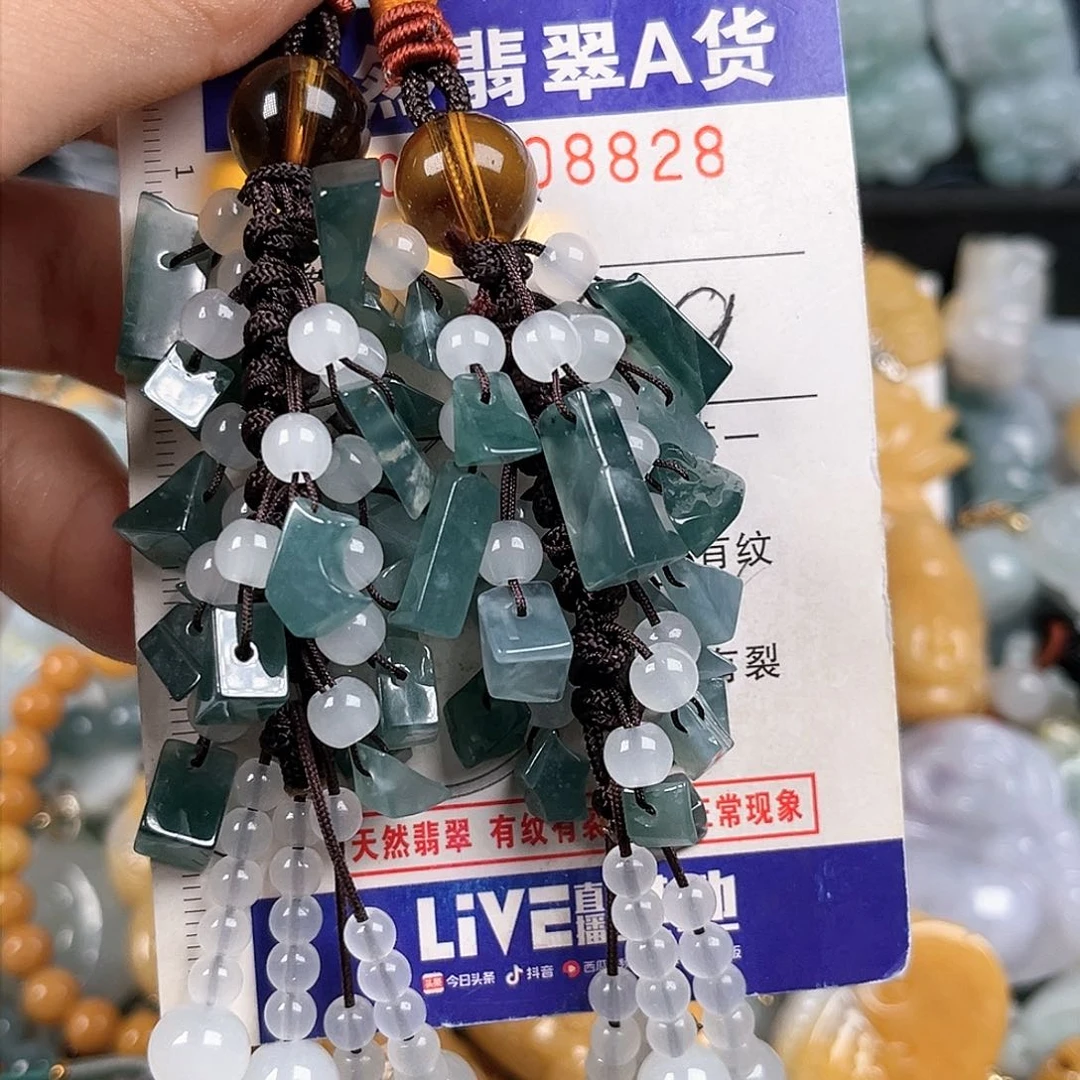 翡翠颈饰未镶嵌天然翡翠A货多样性发其中一件