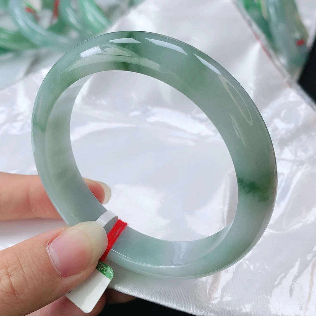 翡翠手镯未镶嵌57圈