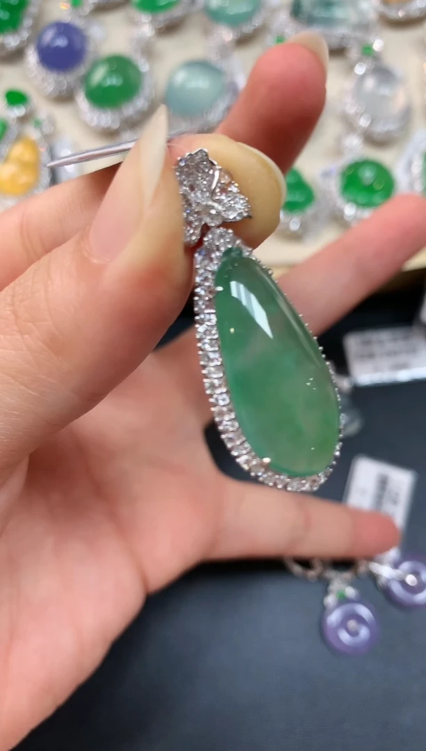 【闪购商品】翡翠吊坠(不含链)18K金镶嵌福瓜A129|29800