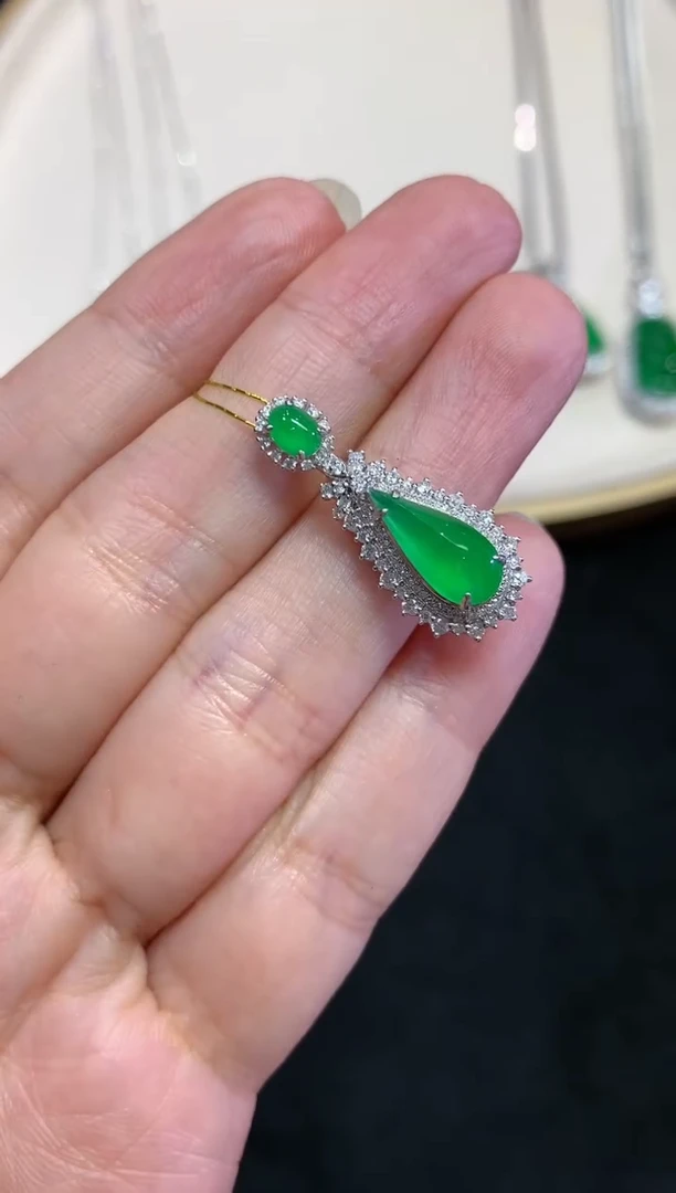 【闪购商品】翡翠吊坠(不含链)18K金镶嵌W663|13000