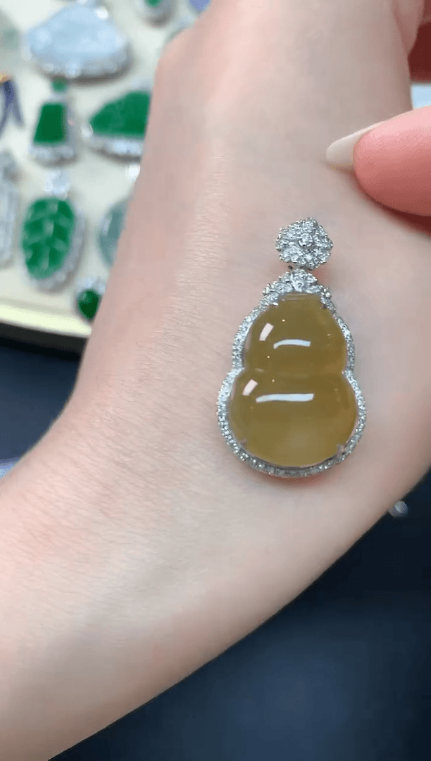 【闪购商品】翡翠吊坠(不含链)18K金镶嵌葫芦A50|6800