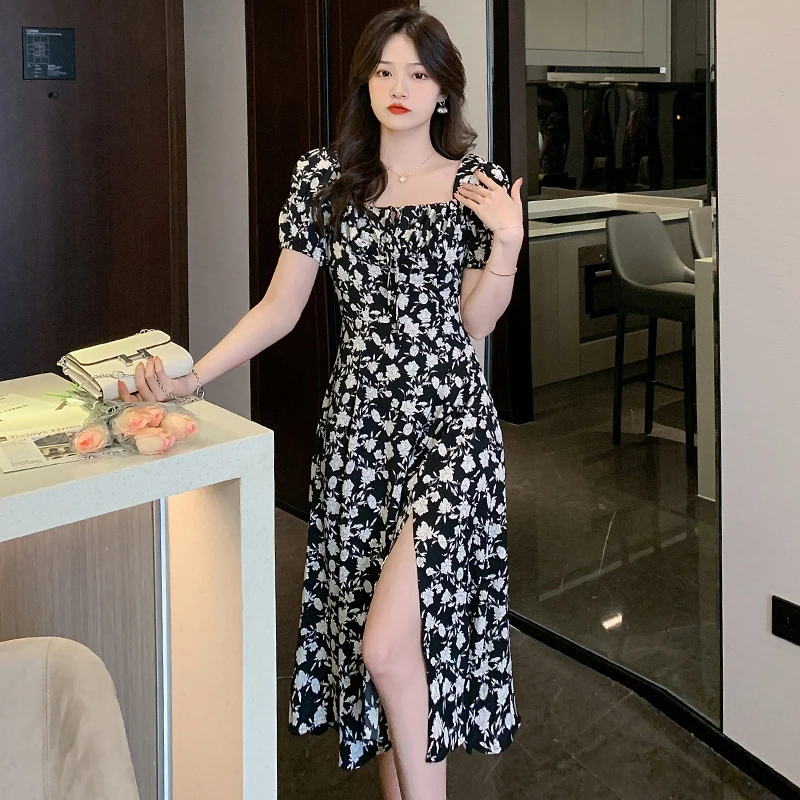 黑色碎花连衣裙女2025夏新款高级感法式显瘦方领开叉气质长裙6843