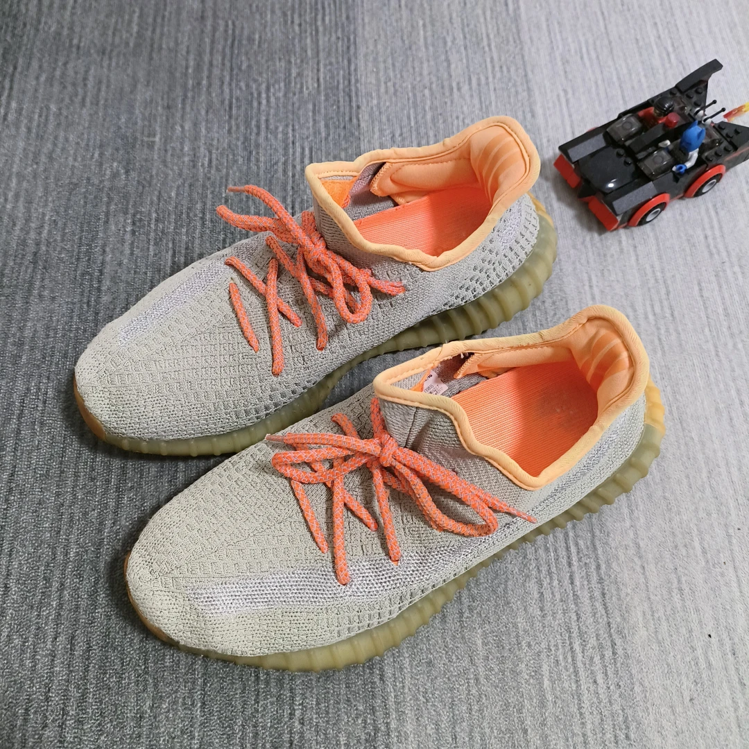 42.5码 yeezy350侧透满天星/非原鞋带/8新无原盒/市场价2119