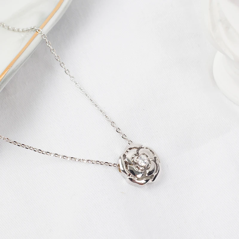 合金合成锆石项链 山茶花坠链项链锁骨轻奢小巧精致