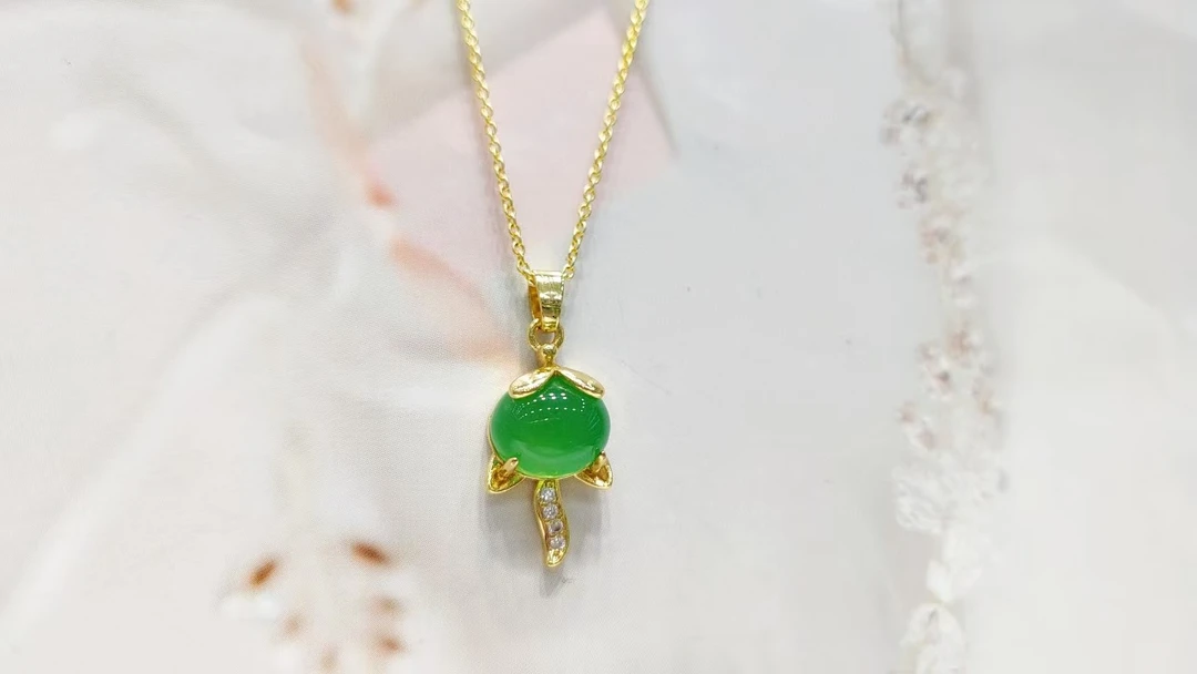原创天然绿玉髓狐狸吊坠聪明伶俐儿童男女挂件