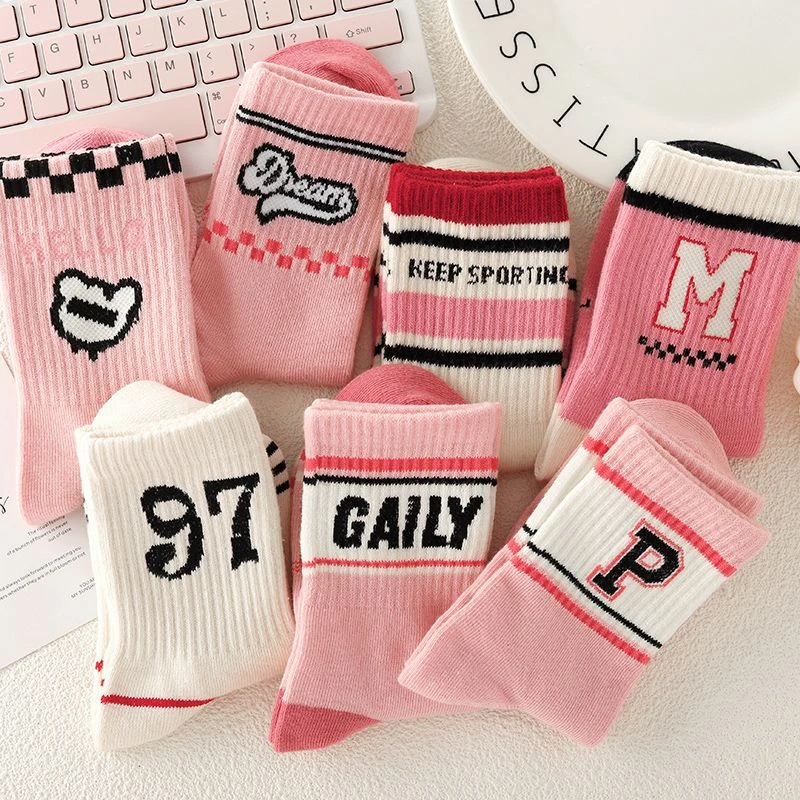 袜子女中筒高颜值炸街秋冬季ins潮百搭洋气舒适粉色运动卡通潮袜