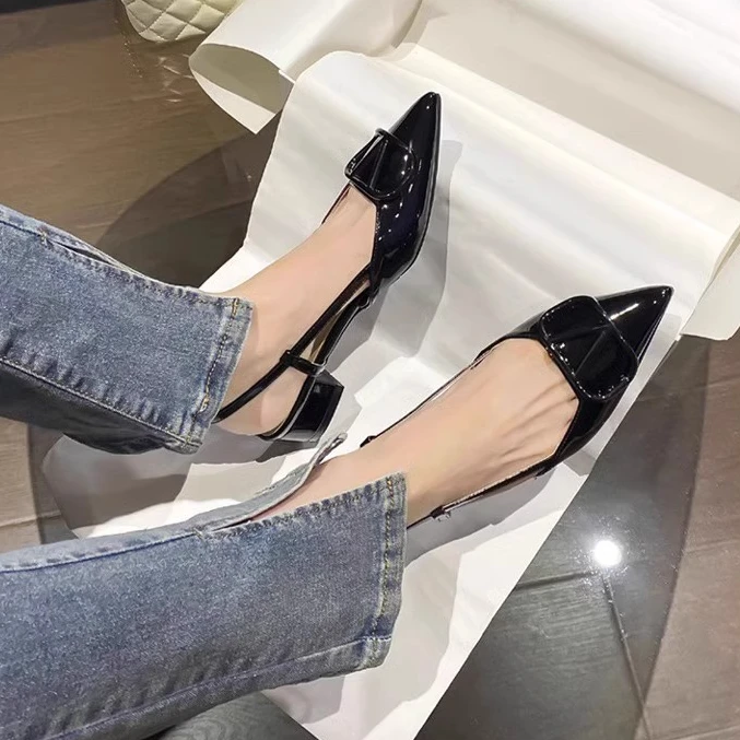 爆款一字扣带包头凉鞋女2024年夏季高级感纯色凉鞋尖头粗跟高跟鞋